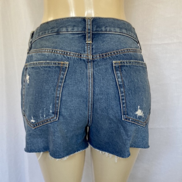 WE THE FREE Jeans Mid Blue Wash Shorts Size 31 DISTRESSED RIPPED Fray Hem NWOT - Picture 6 of 6